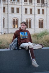 FESTMÉNY kapucnis pulóver